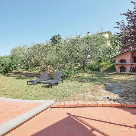 Amazing In W/ 5 Bedrooms Sarzana