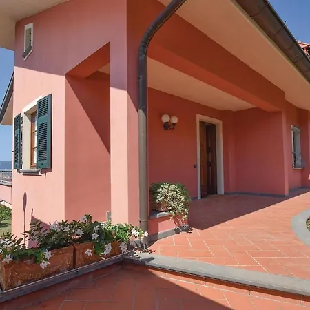 Сasa de vacaciones Amazing In W/ 5 Bedrooms Sarzana