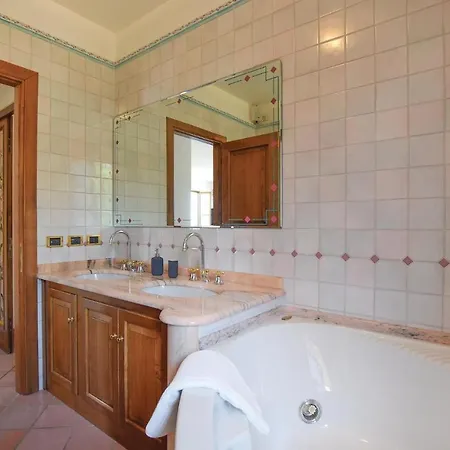 Amazing In W/ 5 Bedrooms