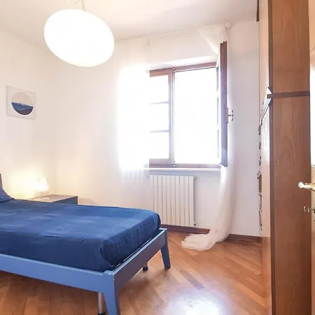 Amazing In W/ 5 Bedrooms Сasa de vacaciones Sarzana