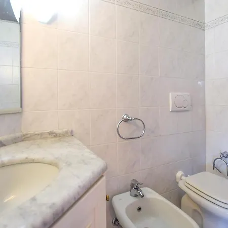 Сasa de vacaciones Amazing In W/ 5 Bedrooms Sarzana