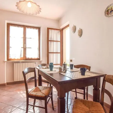 Amazing In W/ 5 Bedrooms Сasa de vacaciones Sarzana